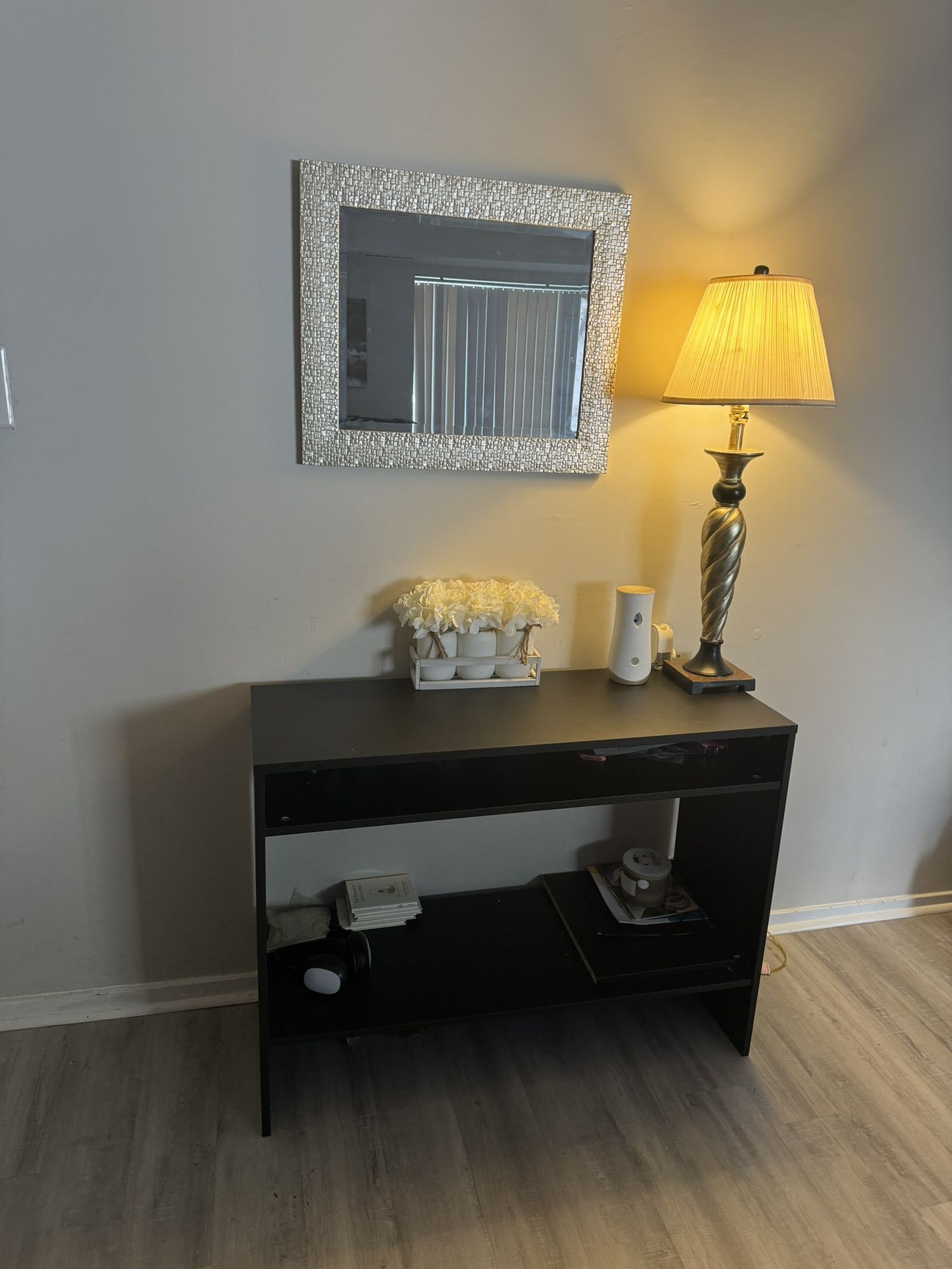 Entryway Table, Mirror And  Lamp