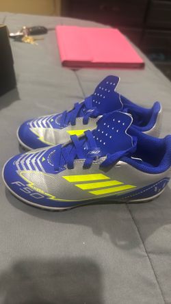 F50 kids soccer shoes