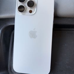 UNLOCKED.    IPHONE 16 PRO MAX (Natural Titanium)