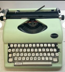 Maplefield Vintage Style Typewriter