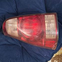 Toyota Tacoma, 05 Tail Light
