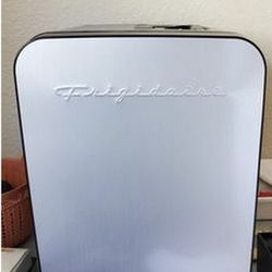 Frigidaire, Mini Personal Fridge Cooler,
