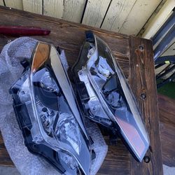 TOYOTA COROLLA 2014 Headlights  