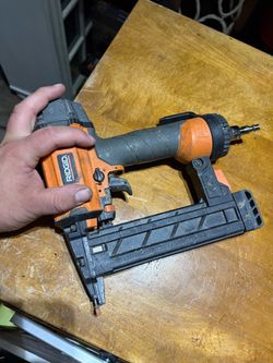 RIDGID Pneumatic 1-1/2 in. 18-Gauge Finish...