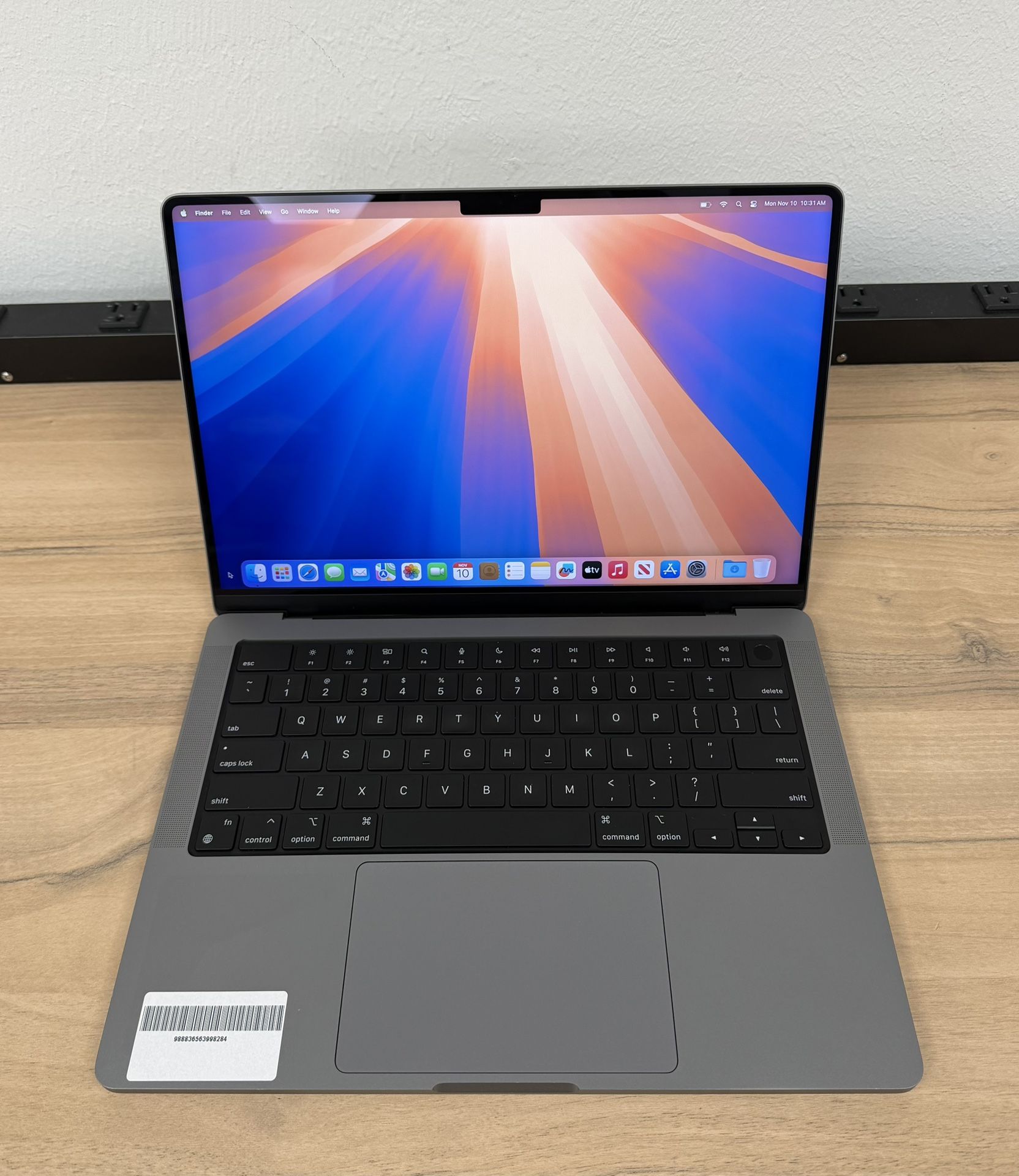 14" MacBook Pro M1 Pro 8 Core*500GB SSD*16GB RAM