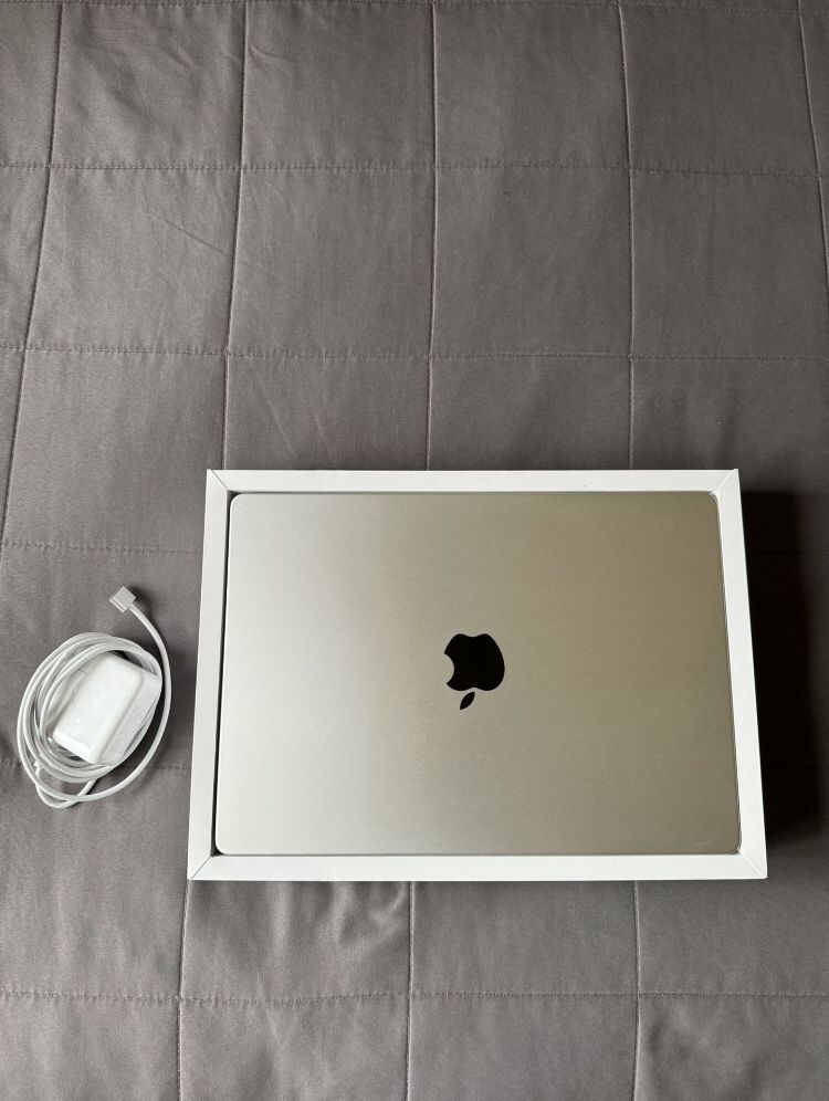 Apple MacBook Pro14 Laptop M3 Chloe