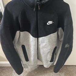 Grey and black Nike tech