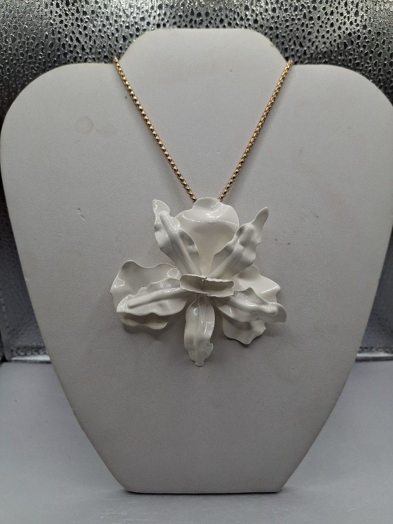 Flower Pendant Necklace