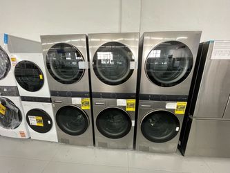 New LG Stackable 4.5 Washer and Dryer Gas  Smart