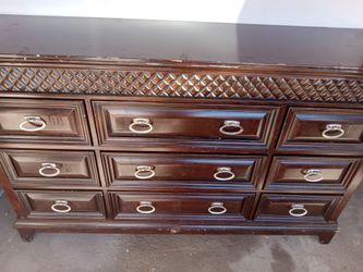Dresser