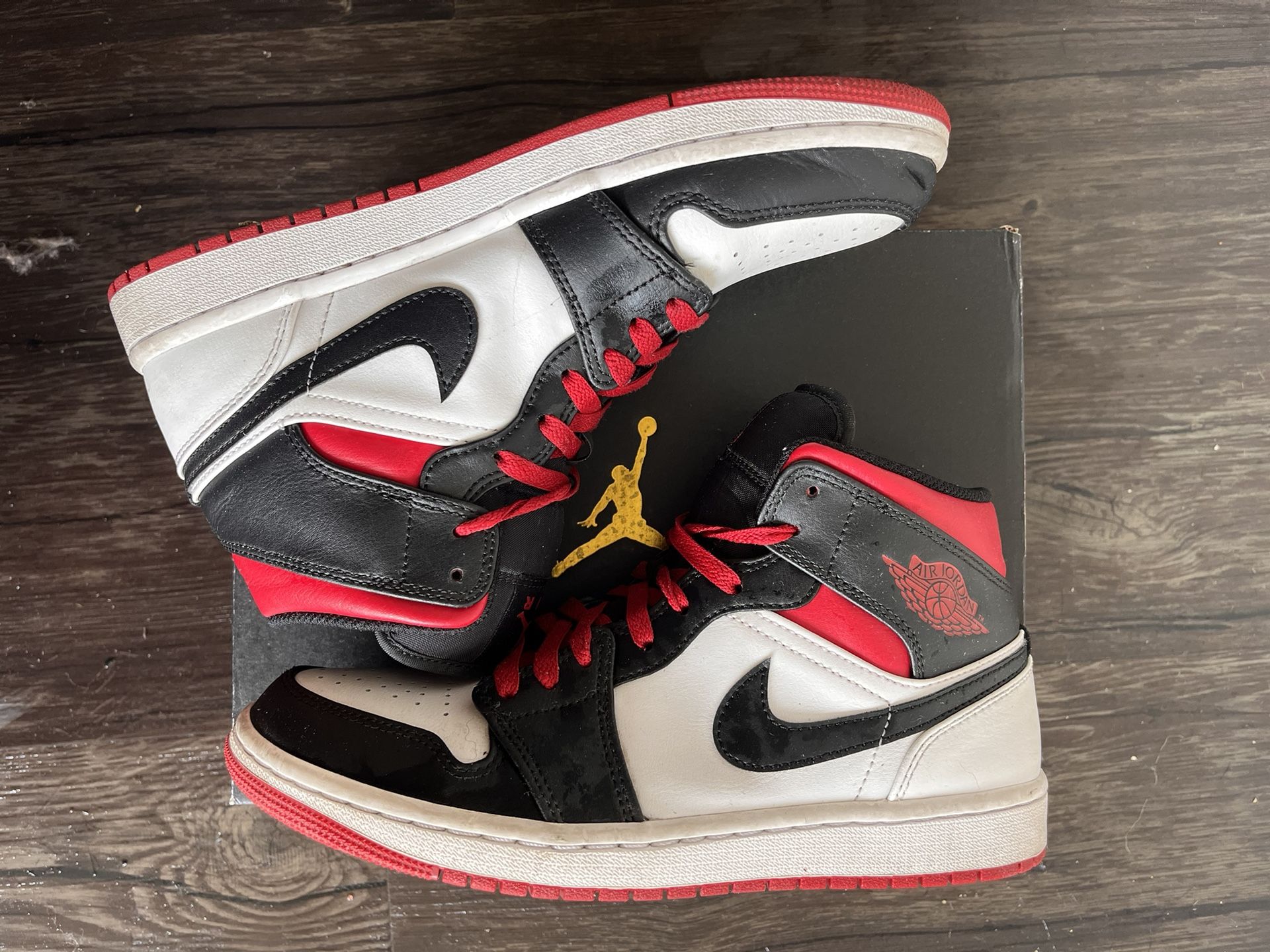 Jordan 1 Mid