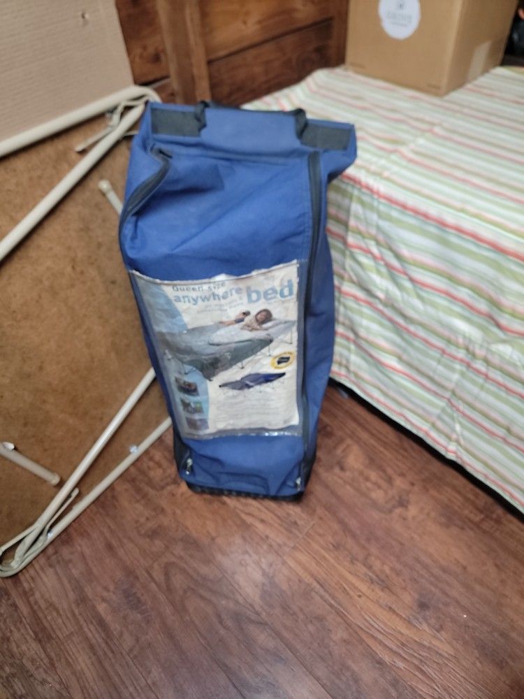 Queen Size Portable Mattress Stand