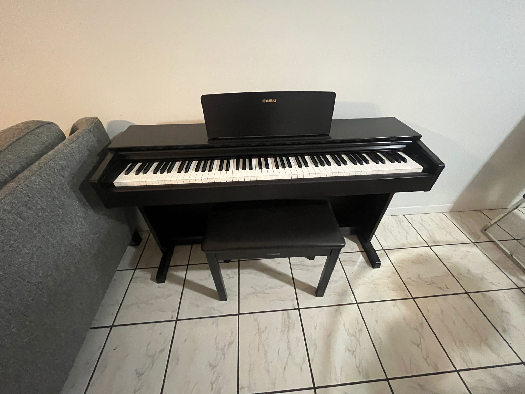 YAMAHA electronic arius -YDP 103 with padded piano bench.