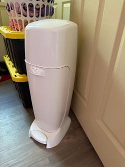 Diaper genie (read description )