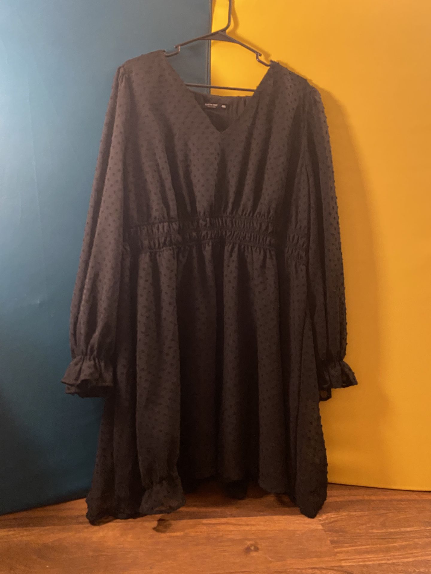Black polka dot dress with ruffle sleeves - SHEIN Curve