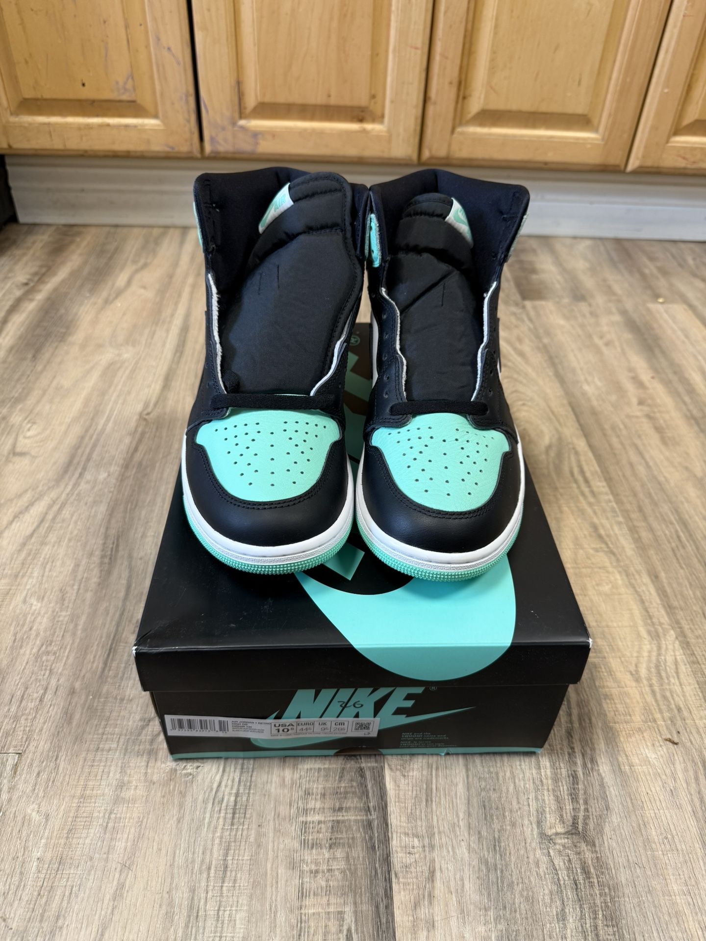 Jordan 1 Retro High OG Green Glow Size 10.5M