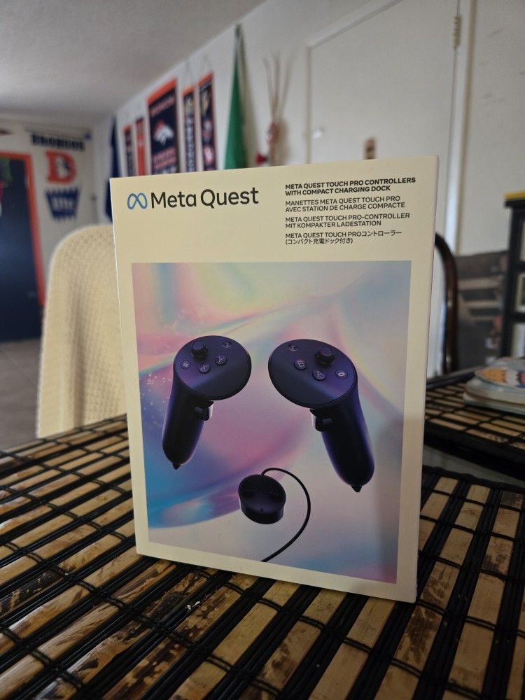 Meta Quest TouchType Pro Controllers With Compatible Charging Dock