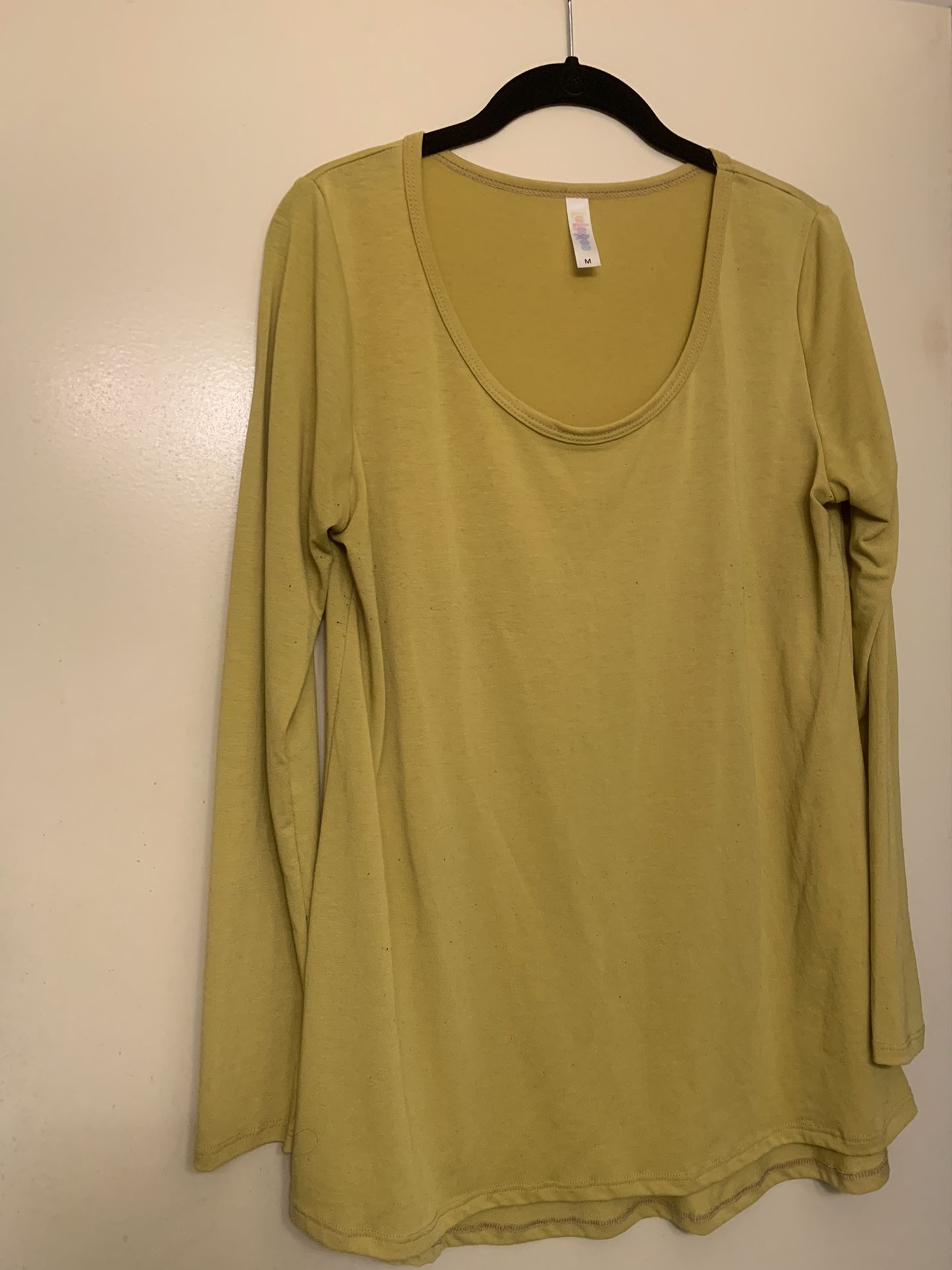 scoop neck long sleeve