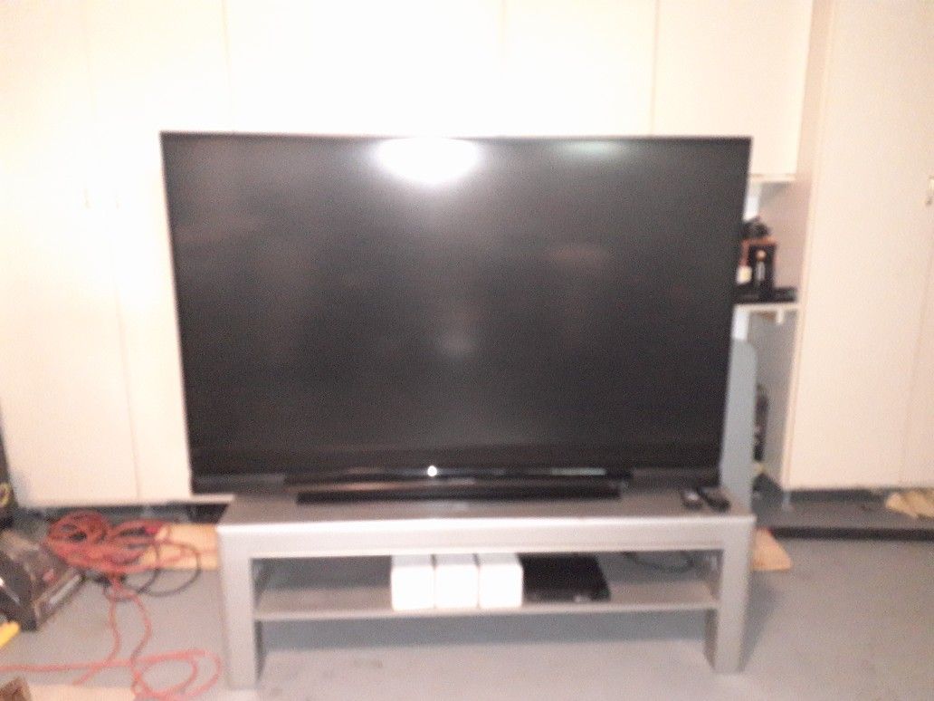 65" HD Mitsubisghi Dlp  Inworking. Order With Base And 3 Replacement Lamps $100.00