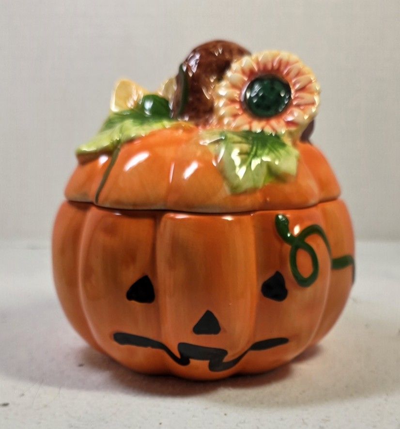 Pumpkin With Face Dish With Lid