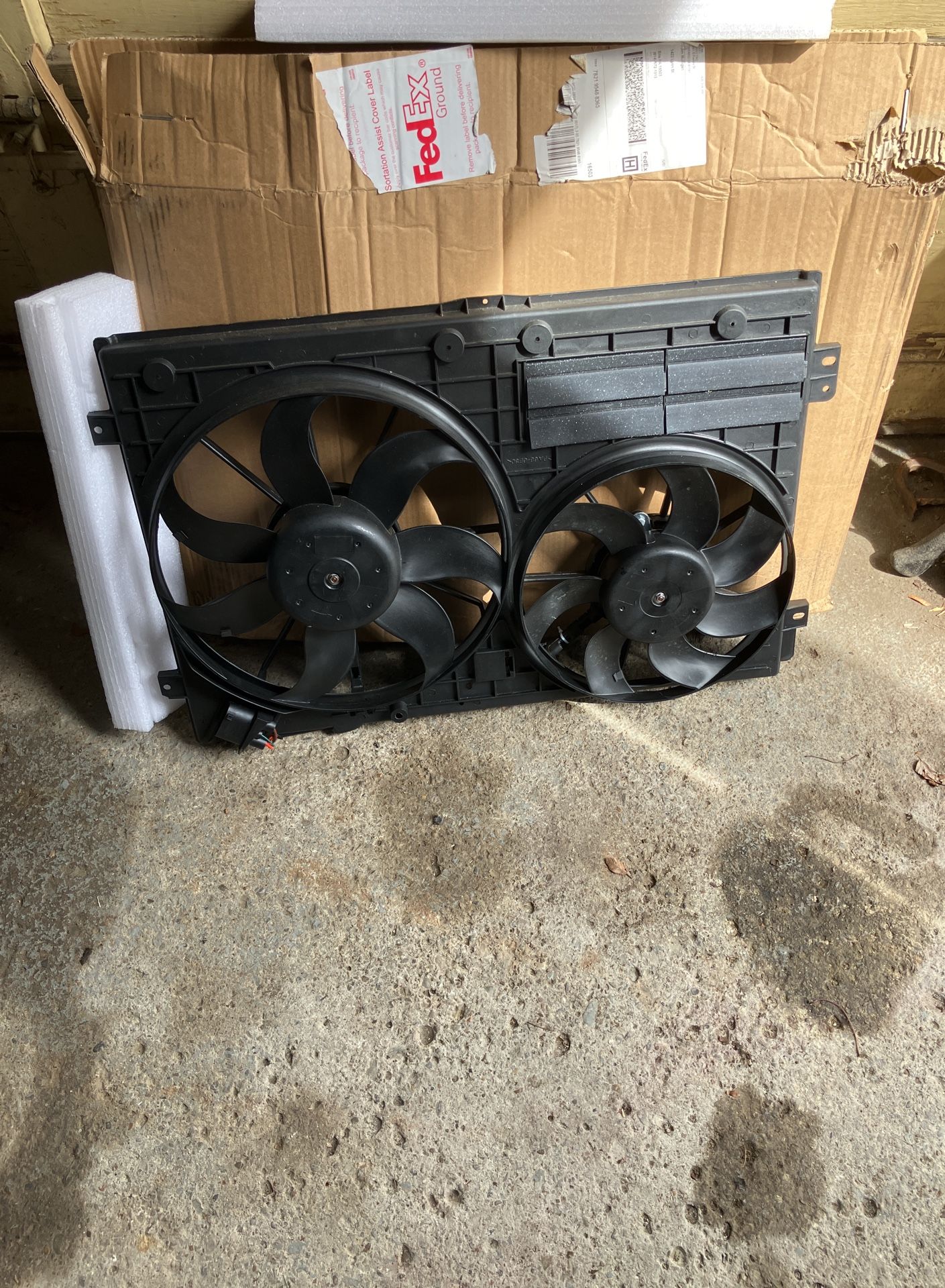 Fan assembly for a Volkswagen Jetta