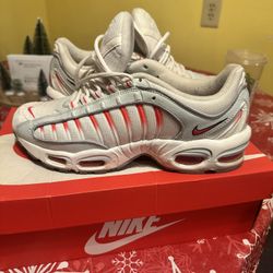 Men’s 9.5 Nike’s