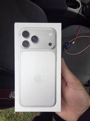 Iphone 17 Pro Max (256GB) (Silver)