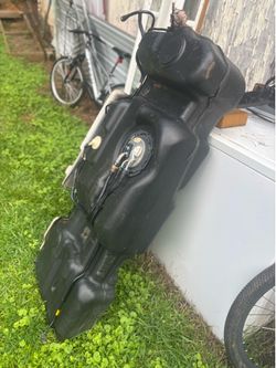 2003-06 Cadillac Escalade gas tank with pump