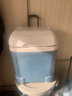 Igloo ice chest cooler