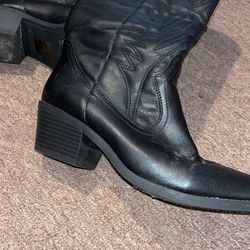Women’s Cowboy Boots Size 7 Black 