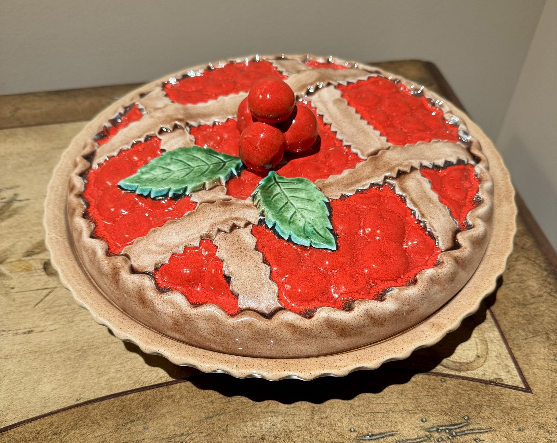 Decorative Ceramic Pie keeper