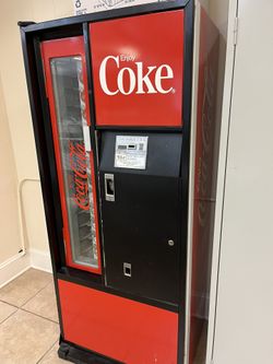Vintage Coca Cola Machine