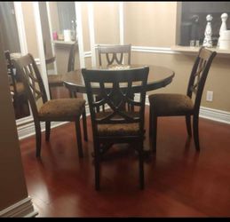 Dinning Table Set - 42" Round Table with 4 chairs
