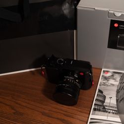 Leica Q2 With Extras