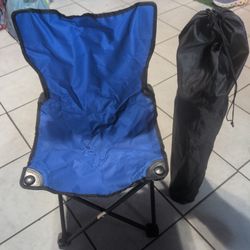 2 Small Chairs 