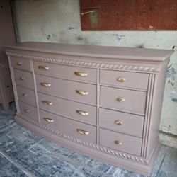 BUFFET/DRESSER/SIDEBOARD 
