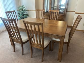 Dining Room Set And Hutch Buffet 