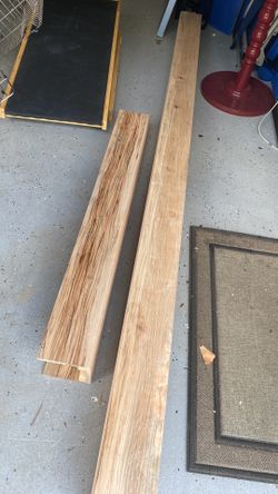 Wood ceil beams.  Fire place mantle.