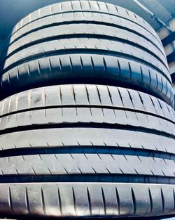 325/35/23 Michelin PILOT SPORT 4S 325/35/23 Tires 325/35R23