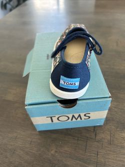 Girls Toms shoes size 9
