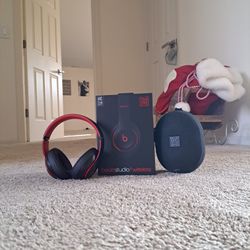 Apple Studio 3 Beats (Red and Black)