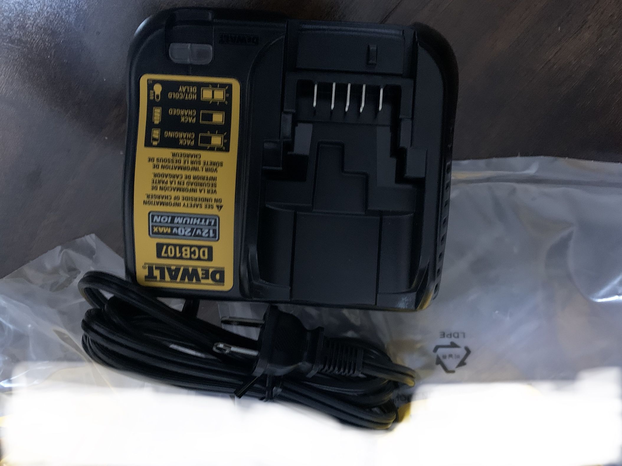 Dewalt Charger (new )