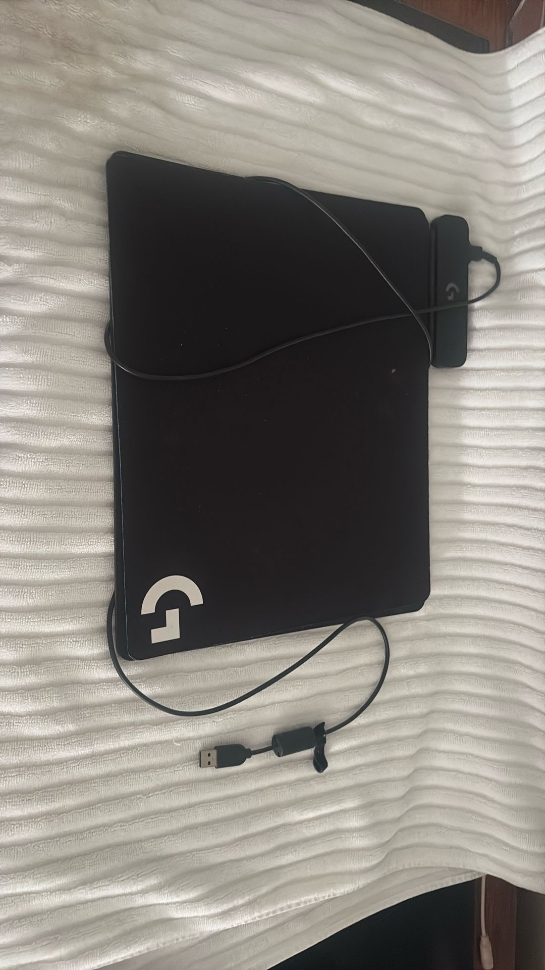 Logitech G Powerless Charging Mouse Pad