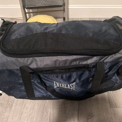 5 Traveling Bags And Boxing Gloves/mits