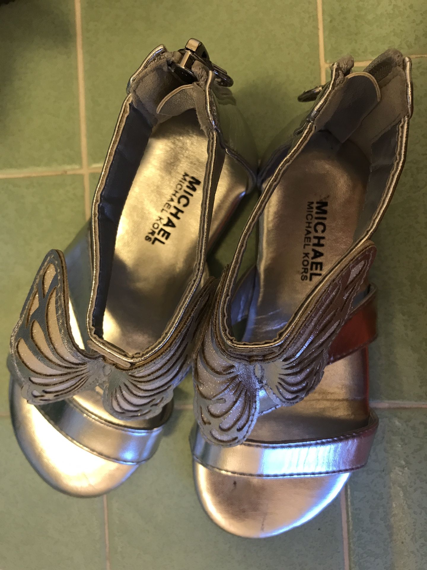 Michael Kors Girls Tilly Skim Butterfly Silver/White Sandal Size 10 US