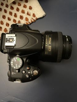 Nikon D5100 with Nikon AF-S DX NIKKOR 35mm f/1.8G Lens with Auto Focus