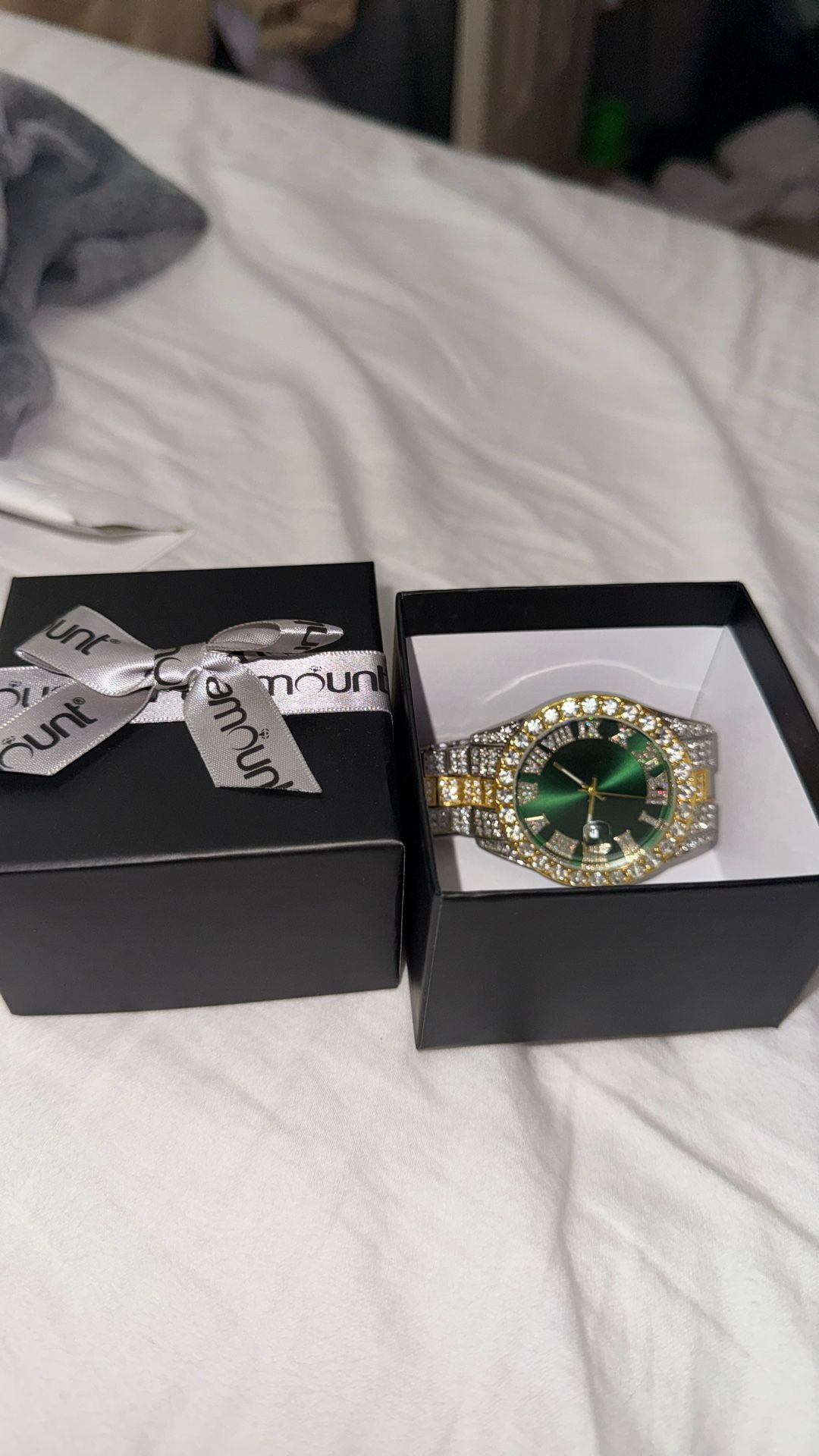 Diamond Seto Watch lab Grown Diamonds For A Very Good Price White Yellow, And Green Are The Colors Very Beautiful Fits All Sizeo