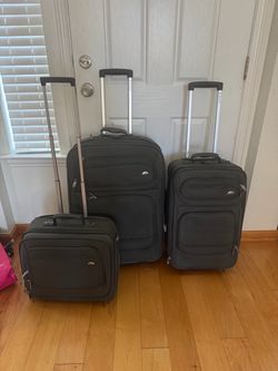 Luggage set- samsonite luggage set with wheels and handles.
