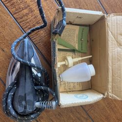 1950’s GE World Travel Iron Model 23F49 Steamer Box 