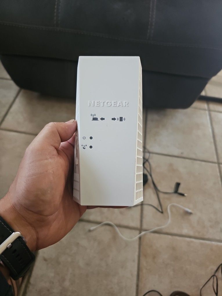NETGEAR EX6400 WiFi Range Extender – Dual Band AC1900